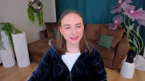 Emelie online show from 09-25-25, 06:06