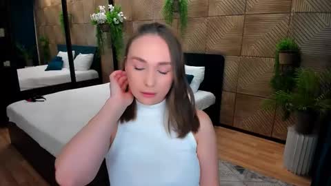 Emelie online show from 10-17-25, 04:09