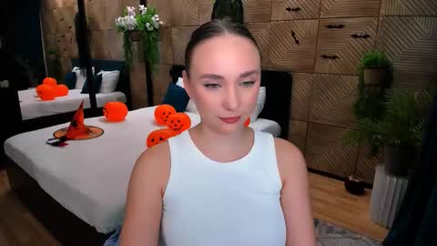 Emelie online show from 10-30-25, 04:30