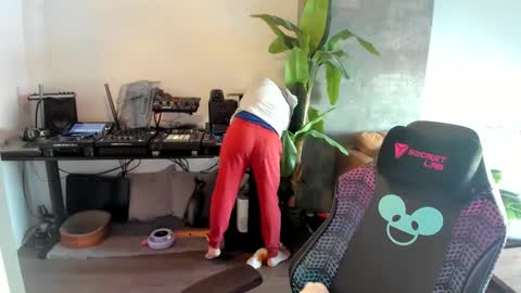 Pierre Fitch online show from 02-26-25, 09:48