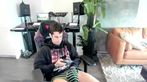 Pierre Fitch online show from 03-11-25, 08:20