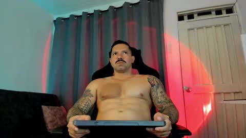 Snapshot of pierrevidal chatting on 10-19-25, 12:11 Pierre online show from 10-19-25, 12:11