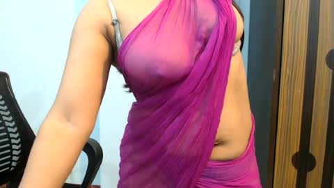 Snapshot of pilowprincess chatting on 06-18-26, 07:40 Sayra online show from 06-18-26, 07:40