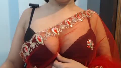 Snapshot of pilowprincess chatting on 06-27-26, 07:08 Sayra online show from 06-27-26, 07:08
