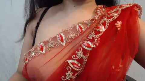Snapshot of pilowprincess chatting on 07-18-26, 06:56 Sayra online show from 07-18-26, 06:56