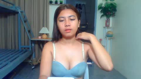 Snapshot of pinay_aangel chatting on 06-14-26, 12:19 pinay_aangel online show from 06-14-26, 12:19