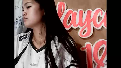 Snapshot of pinay_just18th chatting on 01-18-26, 09:18 pinay_just18th online show from 01-18-26, 09:18