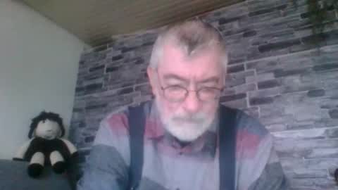 Snapshot of pinholder chatting on 11-01-25, 11:34 Michael online show from 11-01-25, 11:34