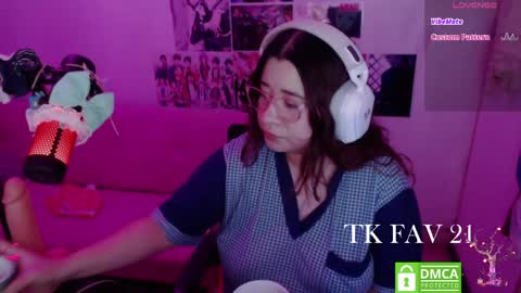 Snapshot of pink_girl0n chatting on 06-01-26, 04:47 Kitty online show from 06-01-26, 04:47