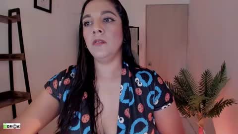 Snapshot of pink_kitten_ chatting on 06-14-26, 02:52 Eli online show from 06-14-26, 02:52