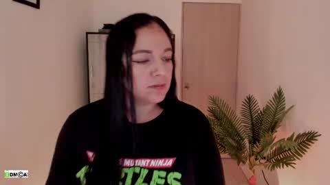 Snapshot of pink_kitten_ chatting on 06-21-26, 02:08 Eli online show from 06-21-26, 02:08
