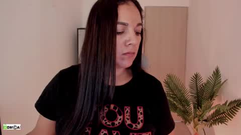 Snapshot of pink_kitten_ chatting on 07-15-26, 04:45 Eli online show from 07-15-26, 04:45