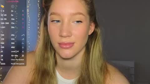 Snapshot of pink_rosee_ chatting on 12-20-24, 03:14 online show from 12-20-24, 03:14