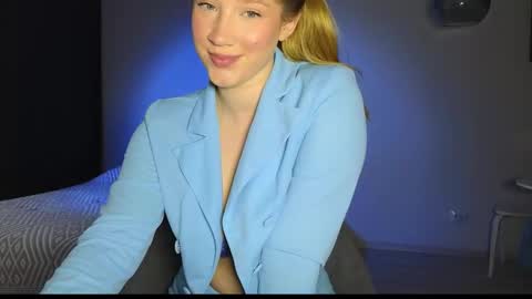 Snapshot of pink_rosee_ chatting on 10-10-25, 03:38 online show from 10-10-25, 03:38