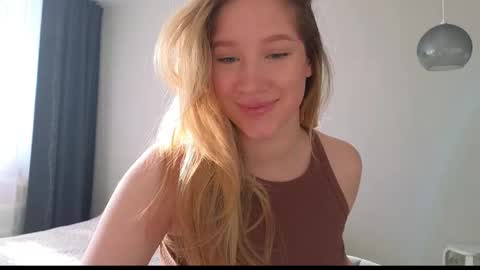 Snapshot of pink_rosee_ chatting on 10-12-25, 03:05 online show from 10-12-25, 03:05