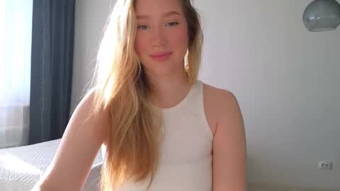 Snapshot of pink_rosee_ chatting on 10-16-25, 03:18 online show from 10-16-25, 03:18