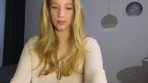 Snapshot of pink_rosee_ chatting on 11-07-25, 03:28 online show from 11-07-25, 03:28