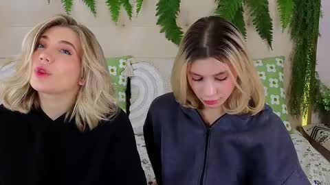 Snapshot of pinkadele chatting on 10-29-25, 08:16 Adele online show from 10-29-25, 08:16