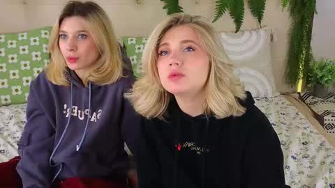 Snapshot of pinkadele chatting on 10-31-25, 08:59 Adele online show from 10-31-25, 08:59