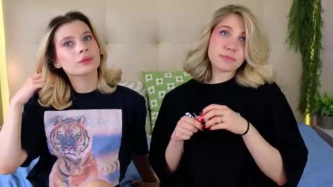 Snapshot of pinkadele chatting on 11-14-25, 10:40 Adele online show from 11-14-25, 10:40