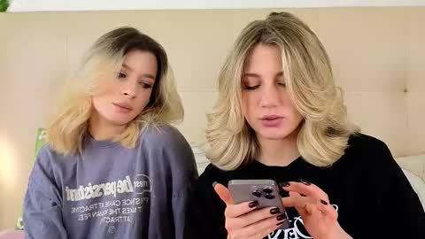 Snapshot of pinkadele chatting on 12-18-25, 09:15 Adele online show from 12-18-25, 09:15