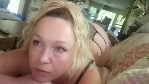 pinkandjuicey online show from 04-24-26, 08:44