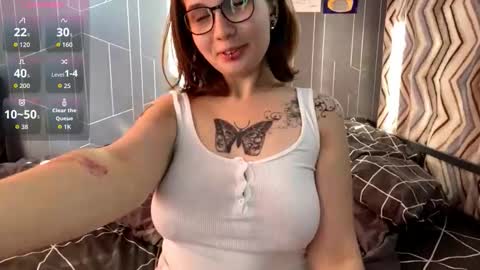 Snapshot of pinkicookieee chatting on 09-22-25, 12:18 Eva and Tanya online show from 09-22-25, 12:18