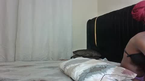 Pinkie online show from 02-17-25, 07:37