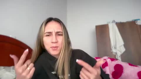 Snapshot of pinkilola chatting on 06-15-26, 07:05 Pinkilola online show from 06-15-26, 07:05