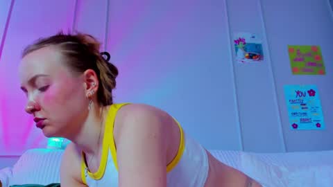 Snapshot of pinkk_lemonade chatting on 04-27-26, 10:46 Mila online show from 04-27-26, 10:46