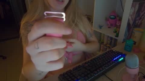 pinkladyx2 online show from 10-23-25, 08:51