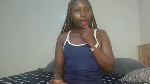 Snapshot of pinklover2003 chatting on 05-14-26, 10:55 Serena online show from 05-14-26, 10:55