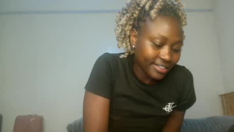 Snapshot of pinklover2003 chatting on 06-11-26, 08:51 Serena online show from 06-11-26, 08:51