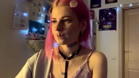 Sara online show from 09-17-25, 04:19