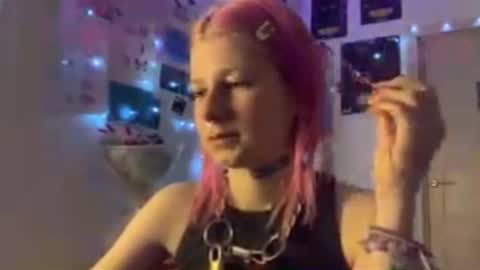 Sara online show from 09-18-25, 05:37