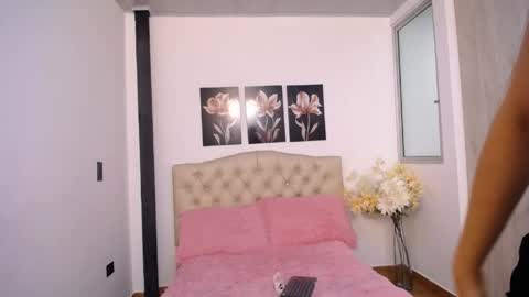 Snapshot of pinky_f00x chatting on 04-18-26, 07:58 pinky_f00x online show from 04-18-26, 07:58