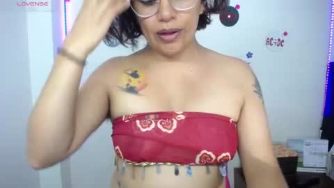 Snapshot of pinky_pinky_ chatting on 07-05-26, 04:19 VIOLETA LOPEZ online show from 07-05-26, 04:19