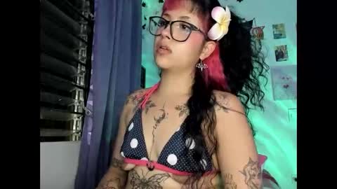 Snapshot of pinky_promiseex chatting on 05-19-26, 01:56 pinky_promiseex online show from 05-19-26, 01:56