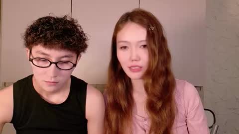 Snapshot of pinkylovers chatting on 06-26-26, 07:18 Li long hair and Ru short hair online show from 06-26-26, 07:18