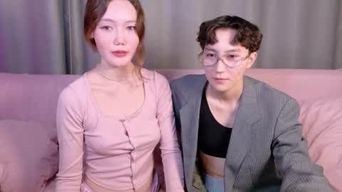 Snapshot of pinkylovers chatting on 07-18-26, 10:02 Li long hair and Ru short hair online show from 07-18-26, 10:02