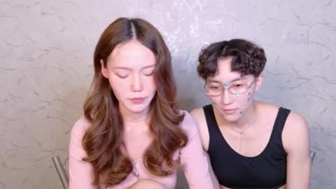 Snapshot of pinkylovers chatting on 07-26-26, 12:01 Li long hair and Ru short hair online show from 07-26-26, 12:01