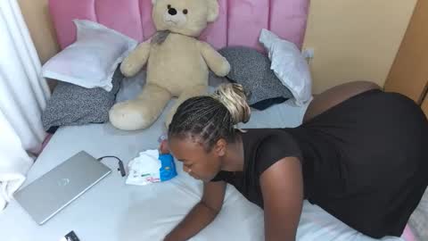 Pinky online show from 11-22-25, 04:11