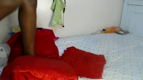 Snapshot of pinnacle_ chatting on 06-25-26, 07:35 zenah online show from 06-25-26, 07:35