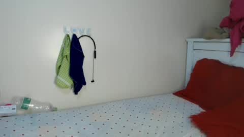 Snapshot of pinnacle_ chatting on 06-25-26, 10:14 zenah online show from 06-25-26, 10:14