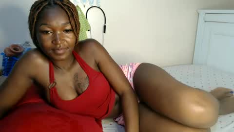 Snapshot of pinnacle_ chatting on 06-26-26, 01:48 zenah online show from 06-26-26, 01:48