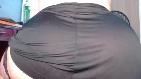 Snapshot of piscies_ass chatting on 06-20-26, 06:05 Piscies Ass online show from 06-20-26, 06:05