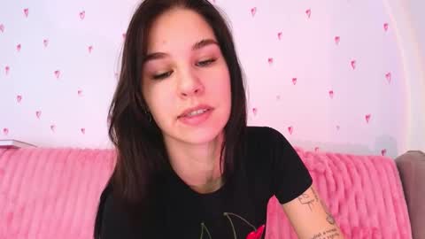 Snapshot of pixie_molly chatting on 02-07-26, 02:59 Molly online show from 02-07-26, 02:59