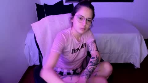 Snapshot of pixiedaemon chatting on 05-31-26, 01:58 pixie online show from 05-31-26, 01:58