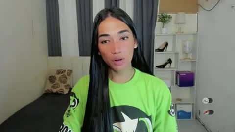 pixiedoll_ online show from 02-06-26, 06:33