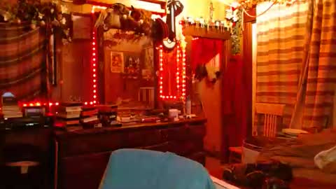 Izzy online show from 02-18-26, 03:57